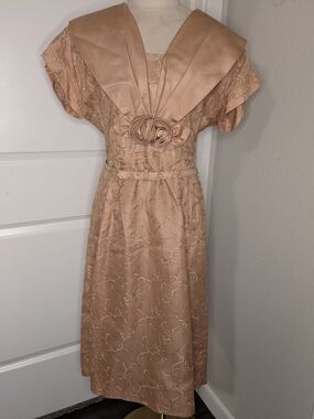 Vintage 60s Elegant Women's Tea Dress Embroidered Belted in Blush Sz